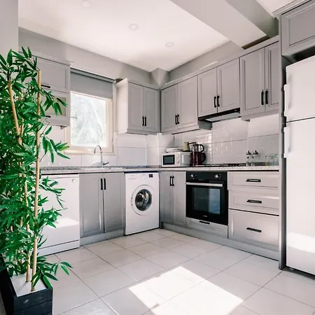 Διαμέρισμα W Pool And Balcony 5 Min To In *